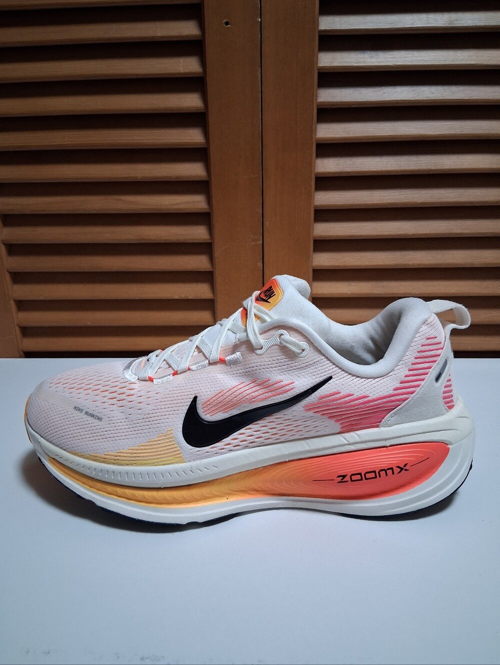 Nike Women's Vomero 18 Running Shoes Sail Bright Crimson Size 8.5